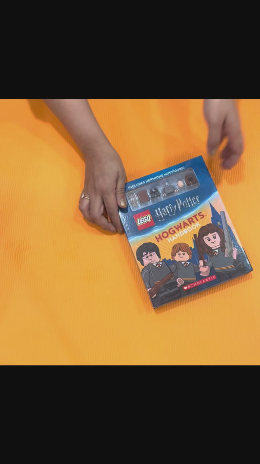 Hogwarts Handbook (Includes Hermoine Minifigure)
